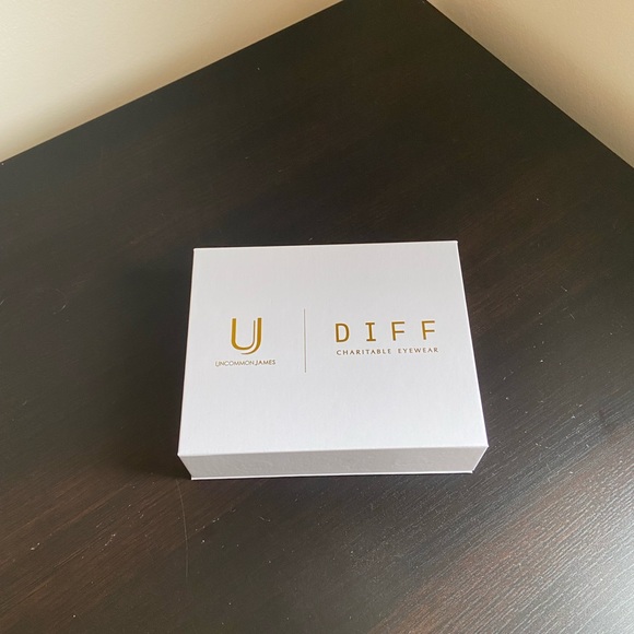 Uncommon James Tourtoise Shell Earrings - Picture 2 of 2